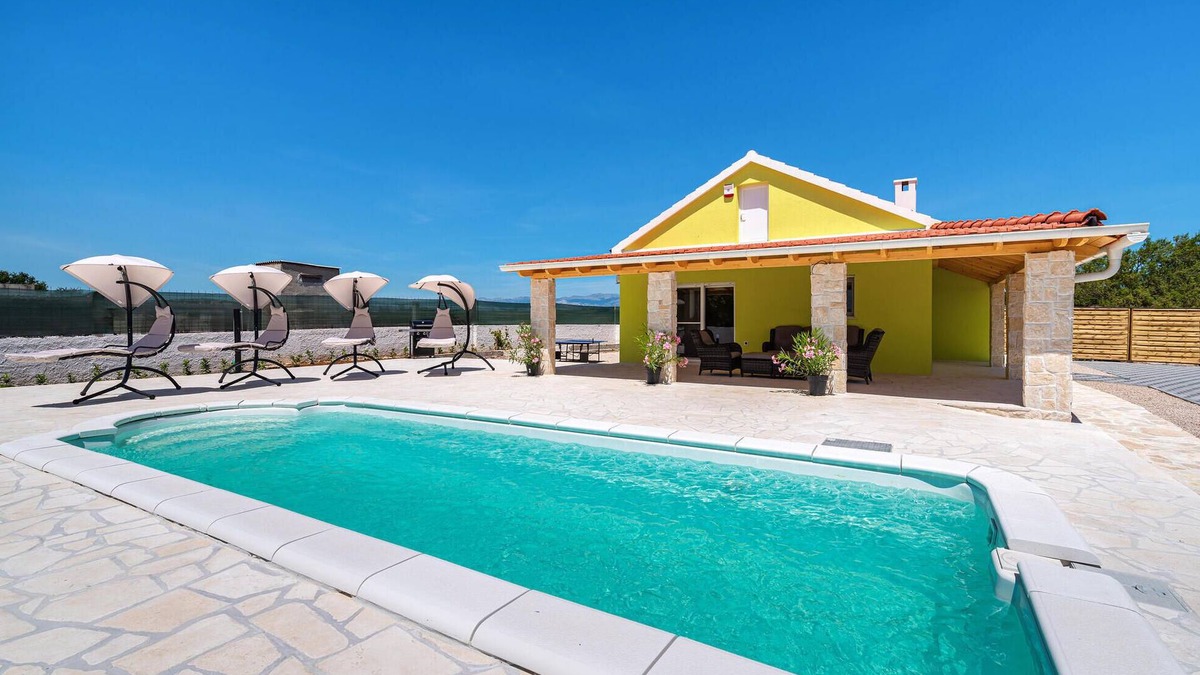 Zemunik Donji House | Nice home in Zemunik Donji with WiFi