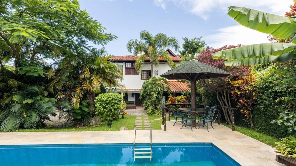 Porto da Lagoa House | Nice house high line and comfort, with swimming pool and tropycal garden.