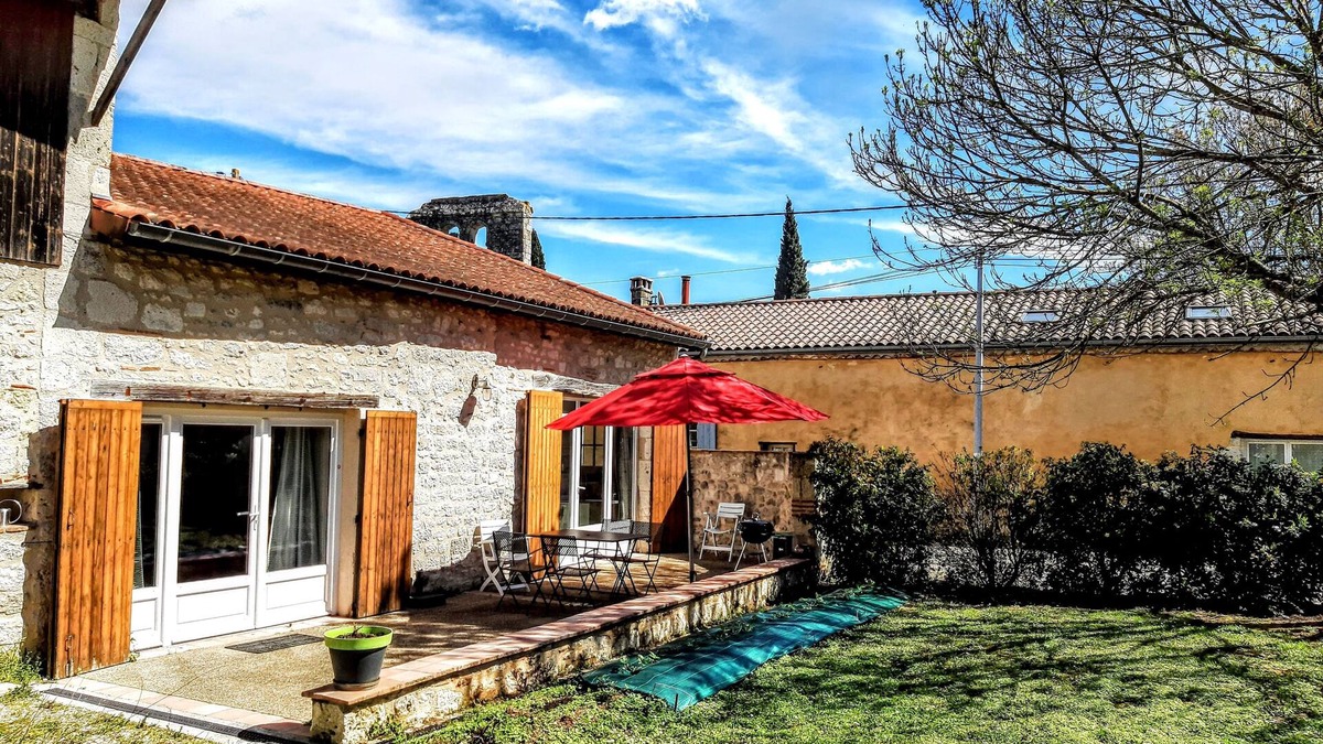Bourran House | Nice house in Lot-et-Garonne with a terrace, swimming pool, and optional SPA.