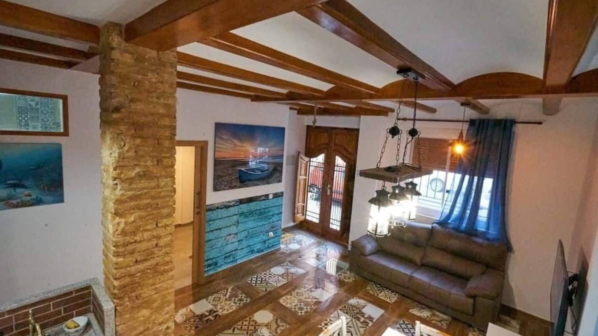 El Cabanyal House | Nice house with 3 bathrooms, patio near the beach