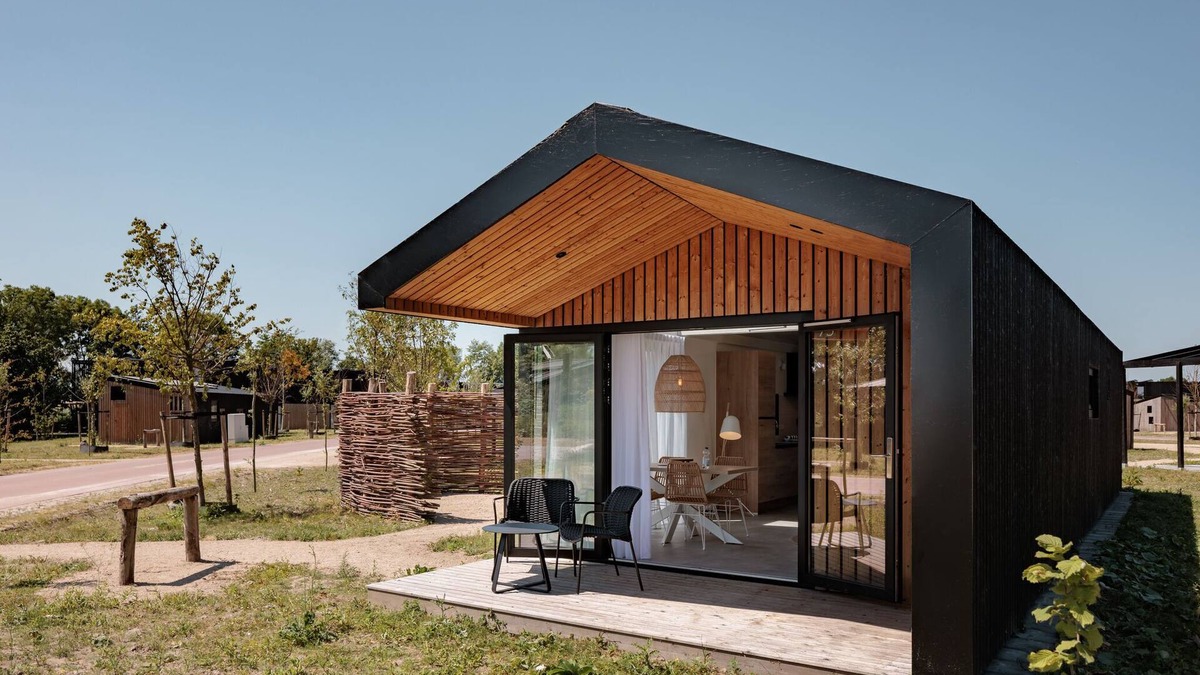 Municipality of Brielle House | Nice lodge with a roof window on the Brielse Meer