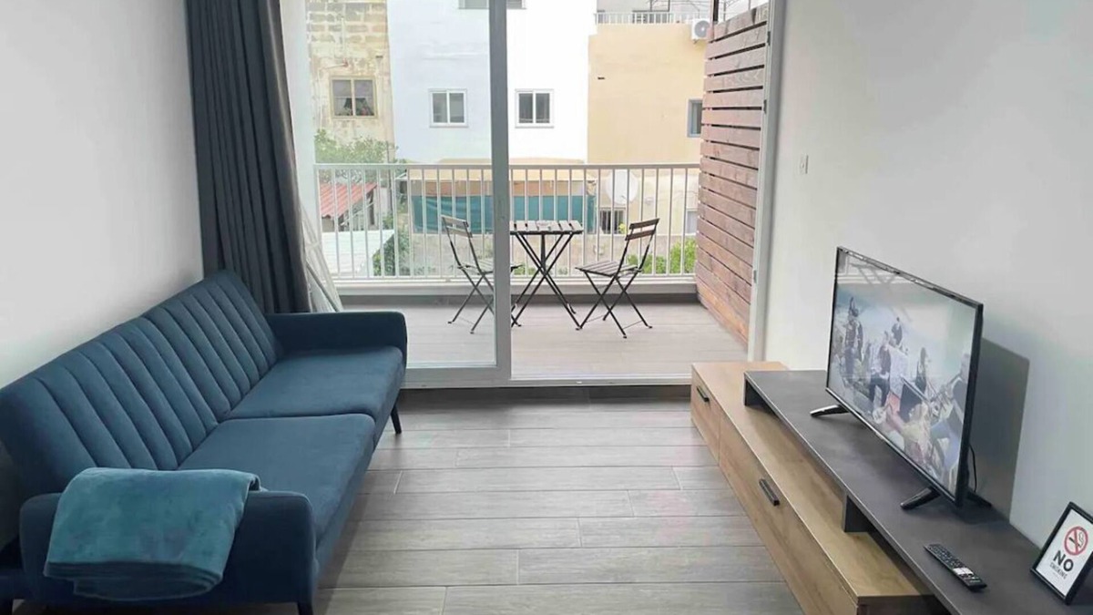 Gzira Apartment | Nice Modern Studio Apartment - Gzira - with Sunny Balcony