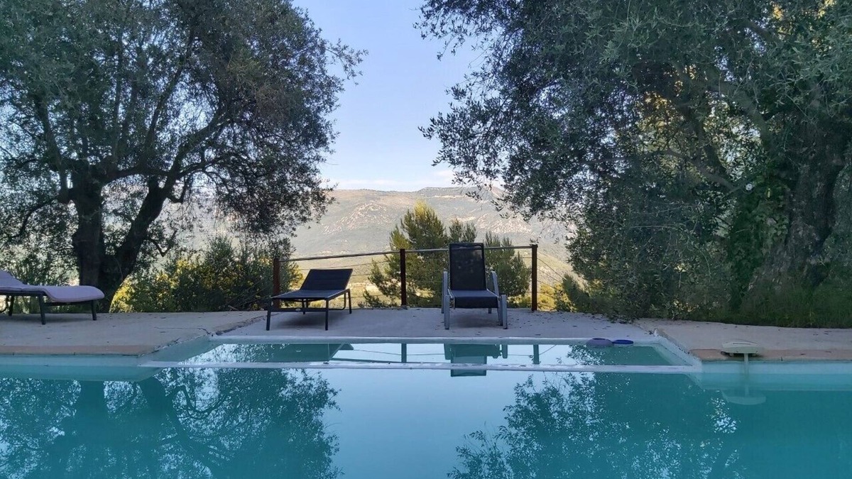 Contes House | Nice peaceful house with swimming pool on the mountains near the sea