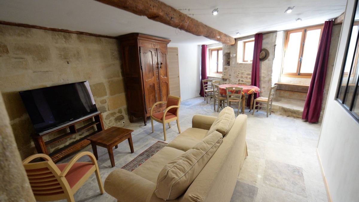Meynes House | Nice, quiet, cool apartment for 4 people.