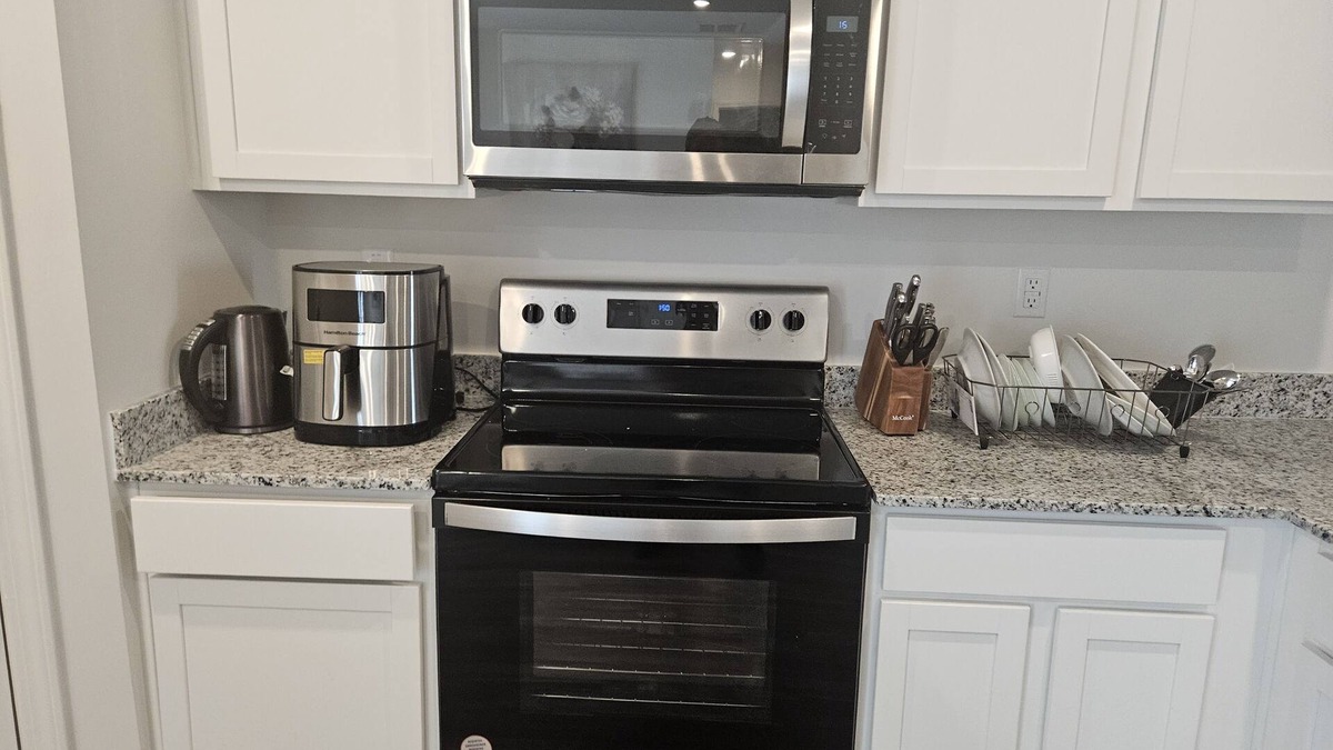 Silver Creek House | Nice room. It's 30 minutes away from Kennesaw and 7 from the Hyundai plant.