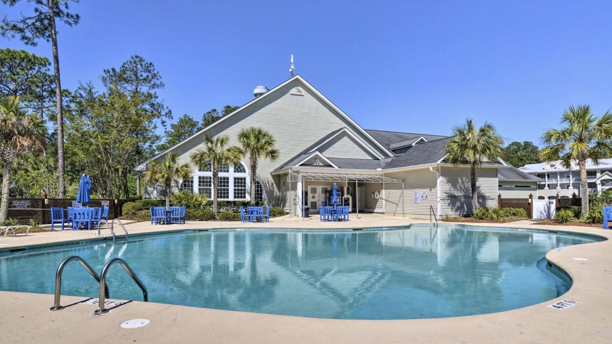 Calabash Apartment | Nice room with mini kitchen in prestigious Brunswick Plantation Golf.