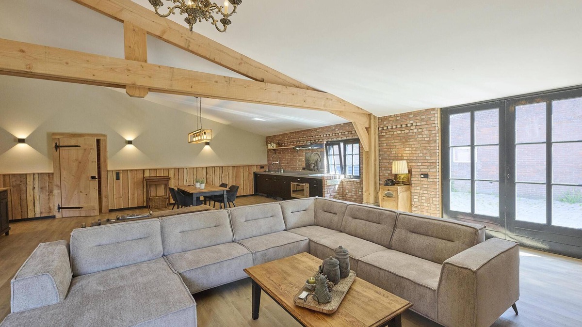 Hulsel House | Nice spacious house with a sauna and steam room