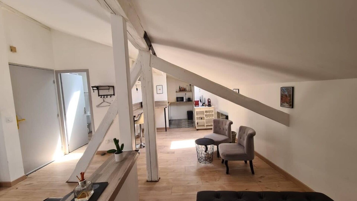 Marengo - Jolimont Apartment | Nice studio under the roof ideal for 2 in Toulouse