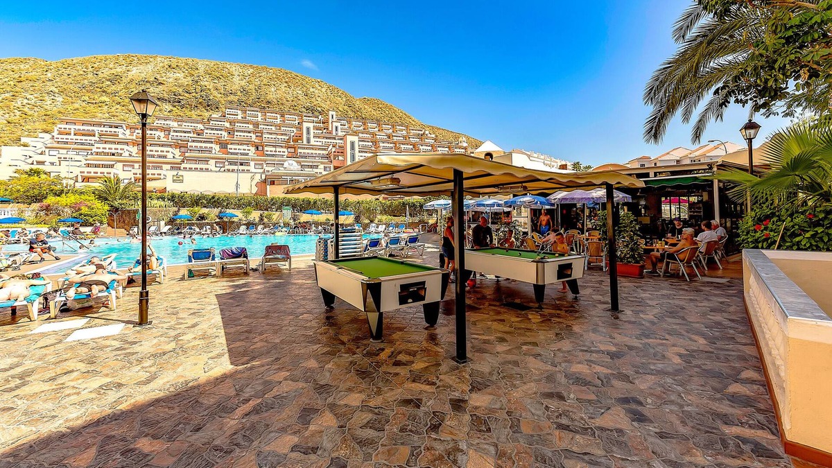Los Cristianos Apartment | Nice studio with heated swimming pool, high speed WiFi, excelent for couples.
