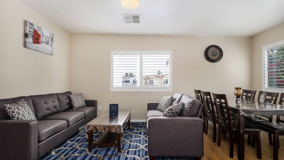Mid-Wilshire Apartment | Nice Trendy Apartment in proximity to hotspots