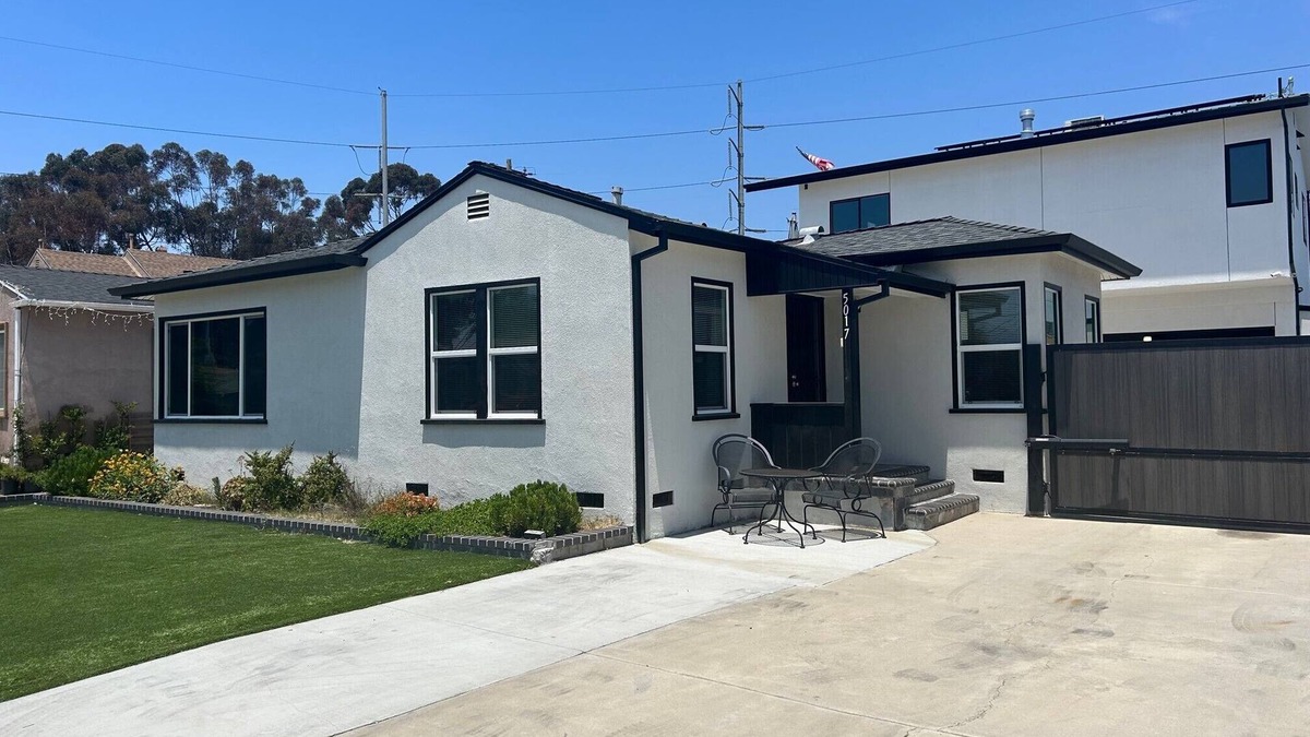 Hawthorne House | Nice two bedroom home near, beach, So-fi & LAX