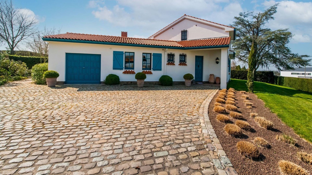 Thimister-Clermont House | Nice villa l'Hacienda in Thimister-Clermont with garden