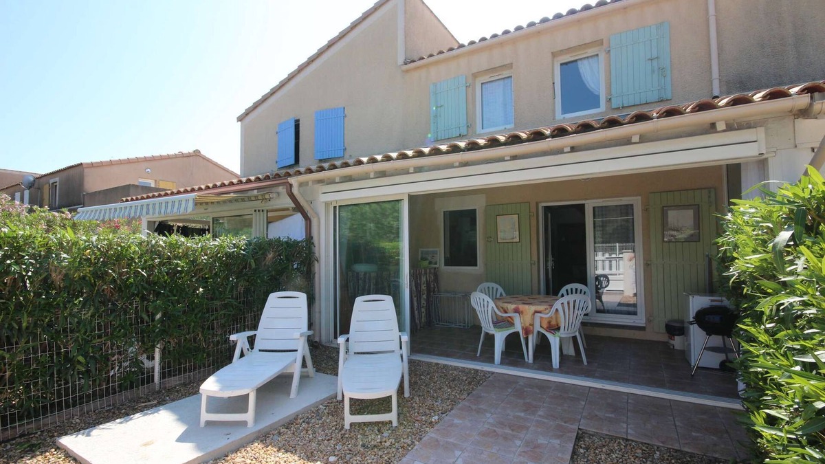 Portiragnes-Plage House | Nice villa with 2 Bedrooms for 4 people, wintergarden, view on natural reserve, at only 900 m.