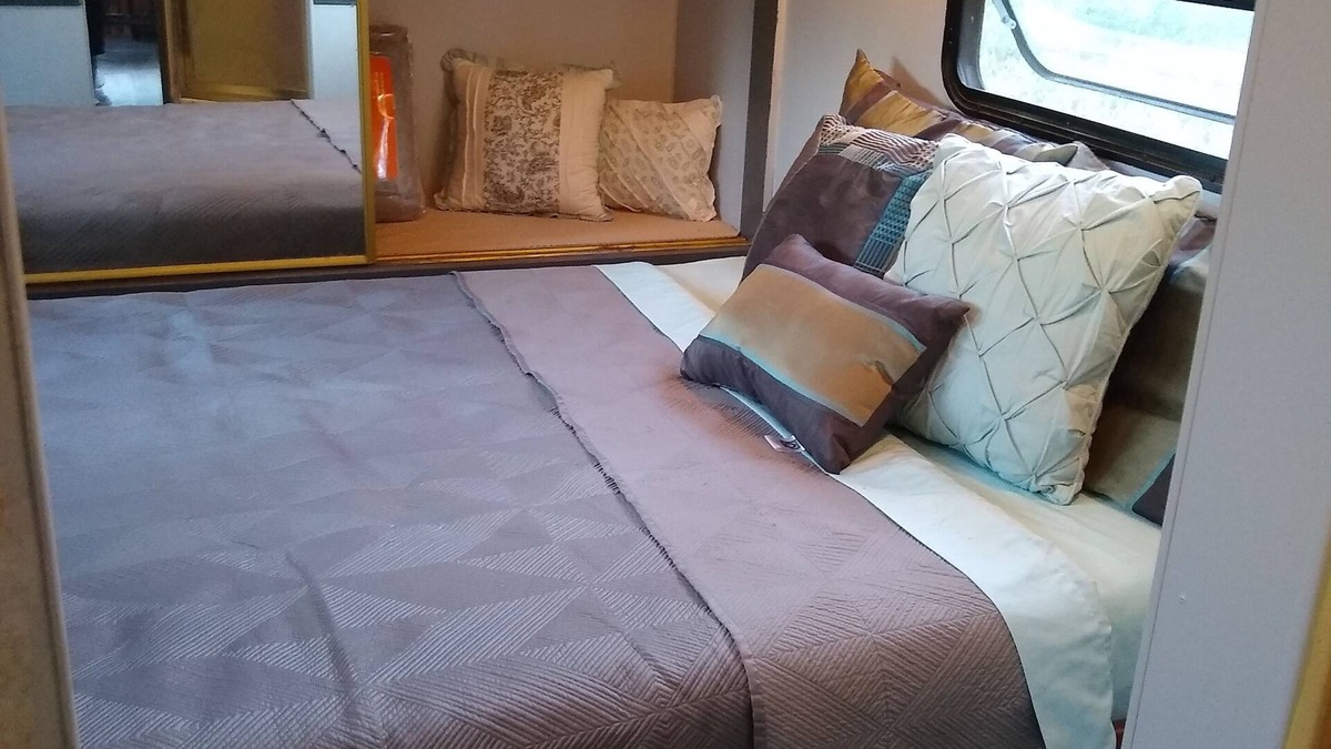 Ronan House | Nicely remodeled camp trailer five minutes drive from Flathead Lake