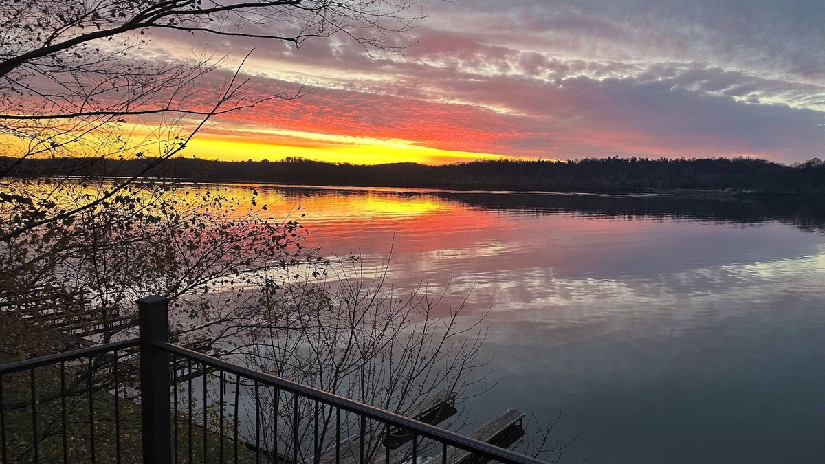 Prospect House | Nicest 4BR River Home in Prospect! Newly Updated! Pvt dock. 2 car gar. EV chgr