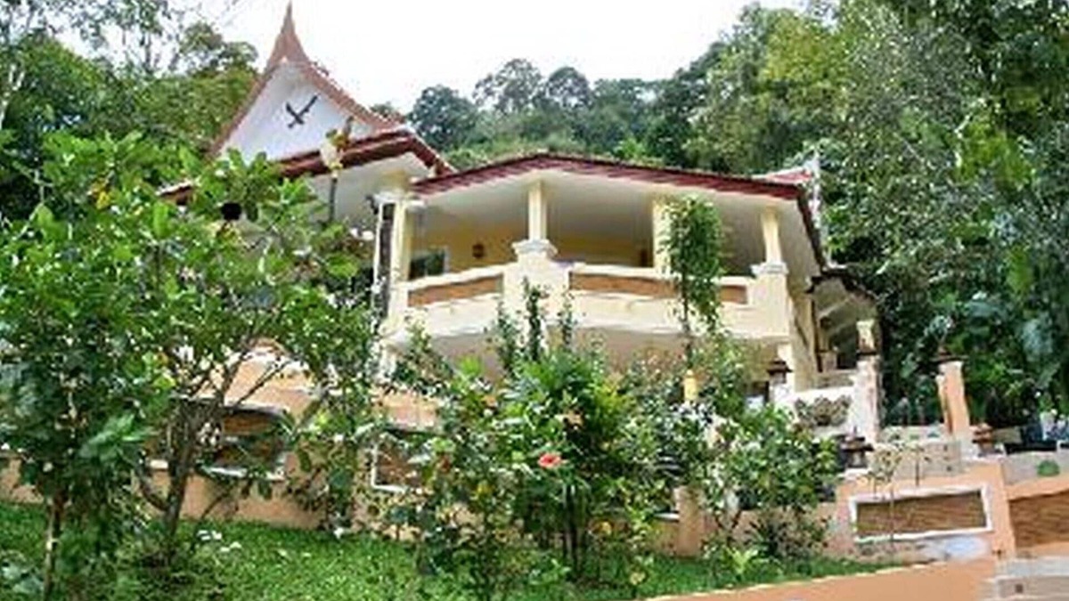 Ban Sakhu Villa | Niche villa on a mountainside with infinity pool