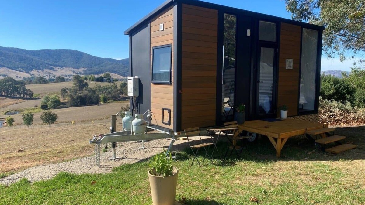 Allans Flat House | Nichol Road Hideaway at Annie’s Retreat by Tiny Away