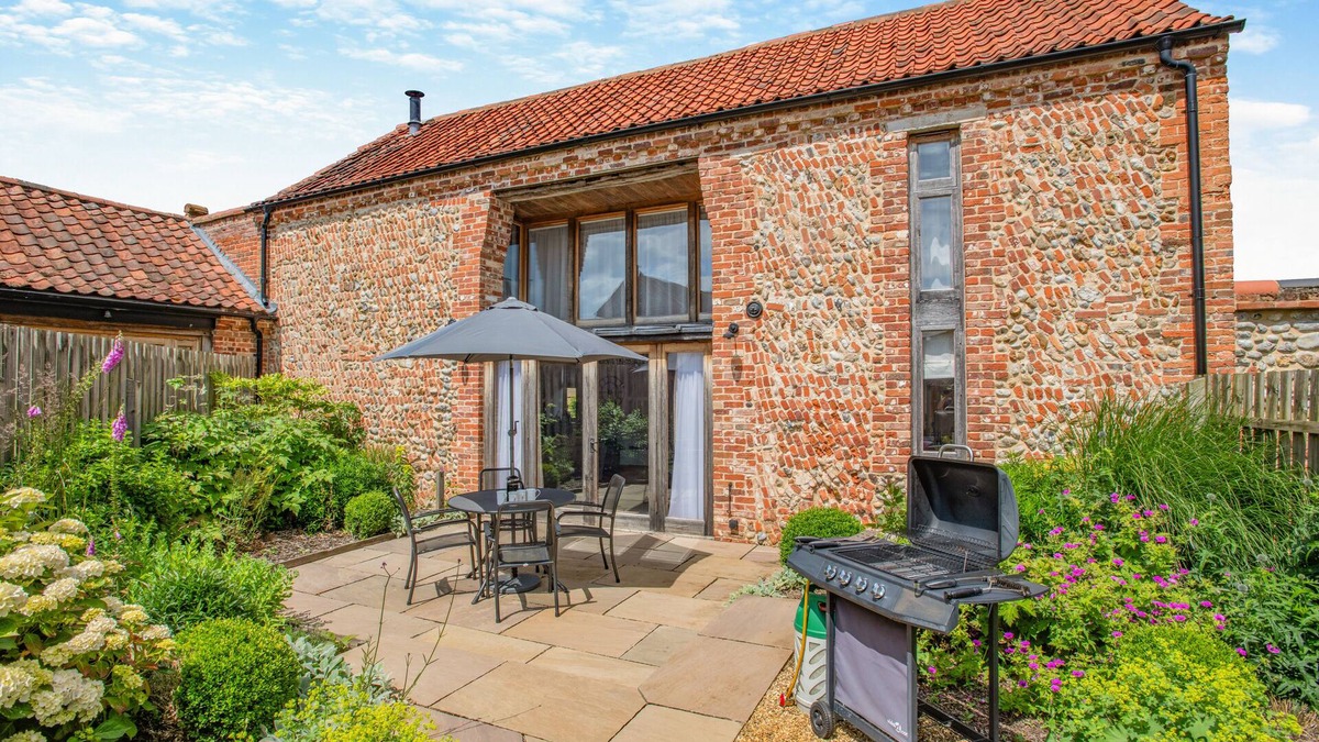 Bodham House | Nichols Barn - Two Bedroom House, Sleeps 4