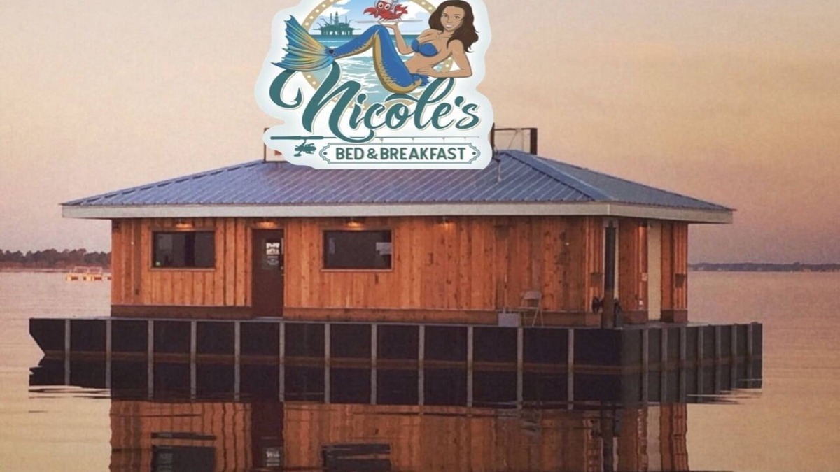 Venice Boat Rental | Nicole’s Clean Cozy HouseBoat