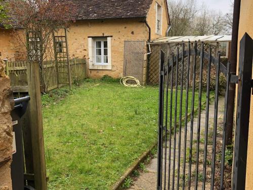 Asnieres sur Vegre House | Nid Douillet pour 2 à Asnières-sur-Vègre, Petite Cité de Caractère - FR-1-410-317