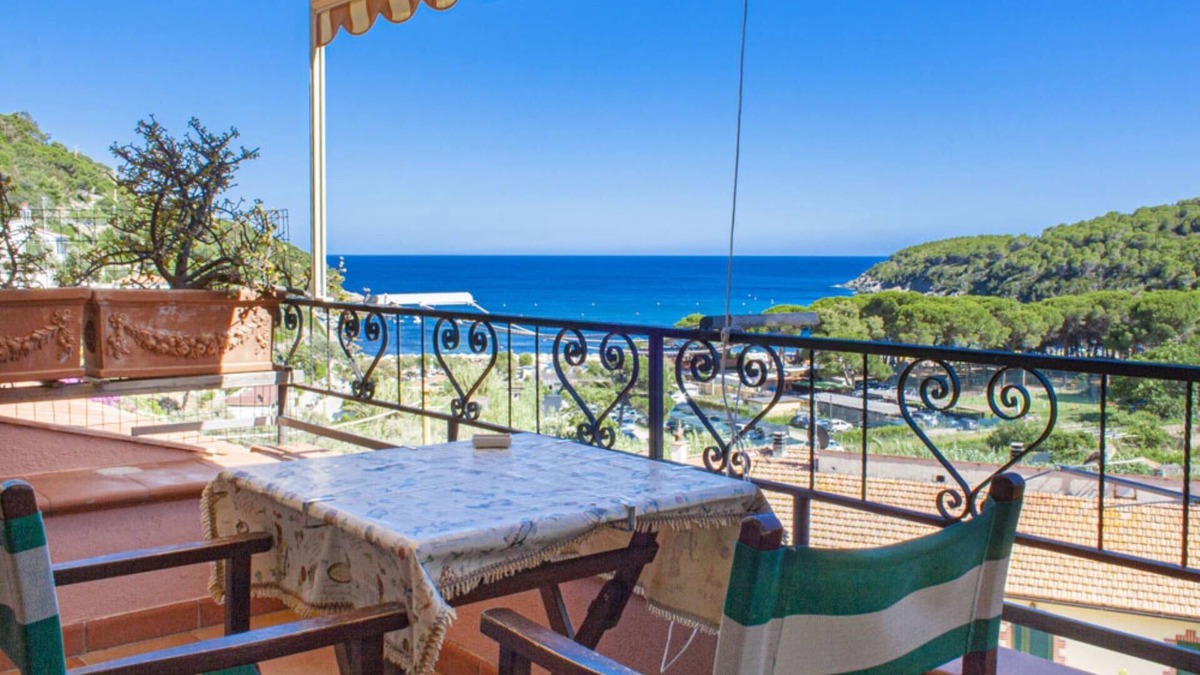 Fetovaia Apartment | Nido, in Fetovaia, is a tastefully decorated two-room apartment , with the terrace overlooking the