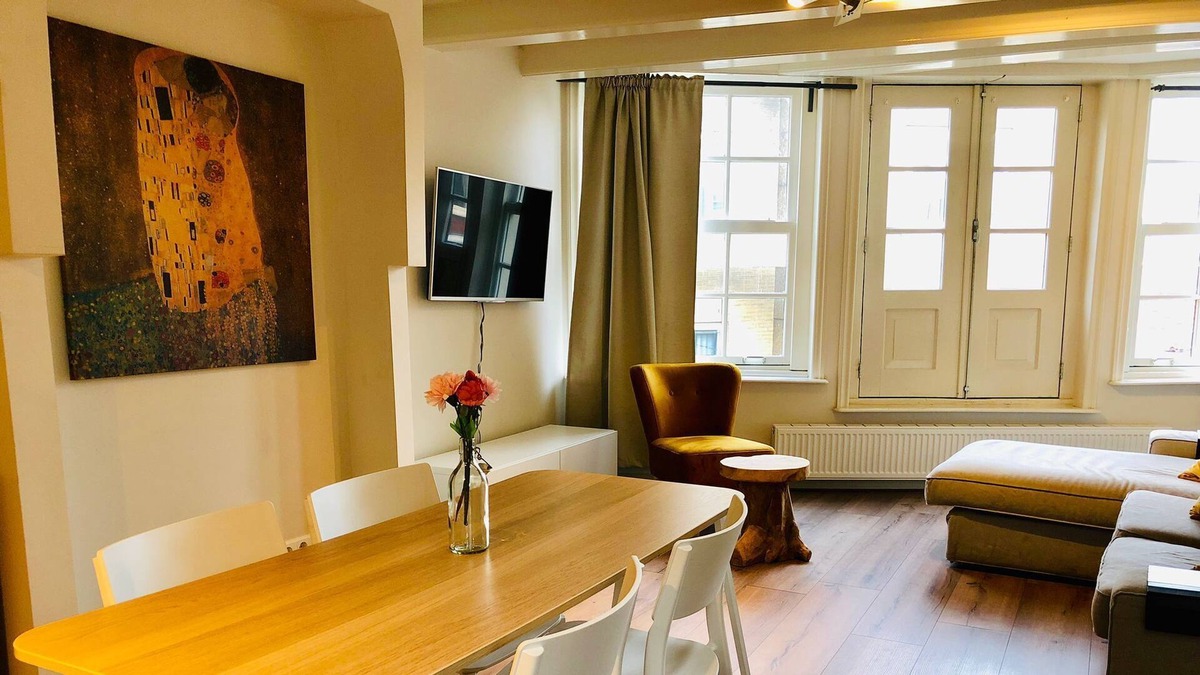 Burgwallen Nieuwe Zijde Apartment | Nieuwendijk Apartment in Center