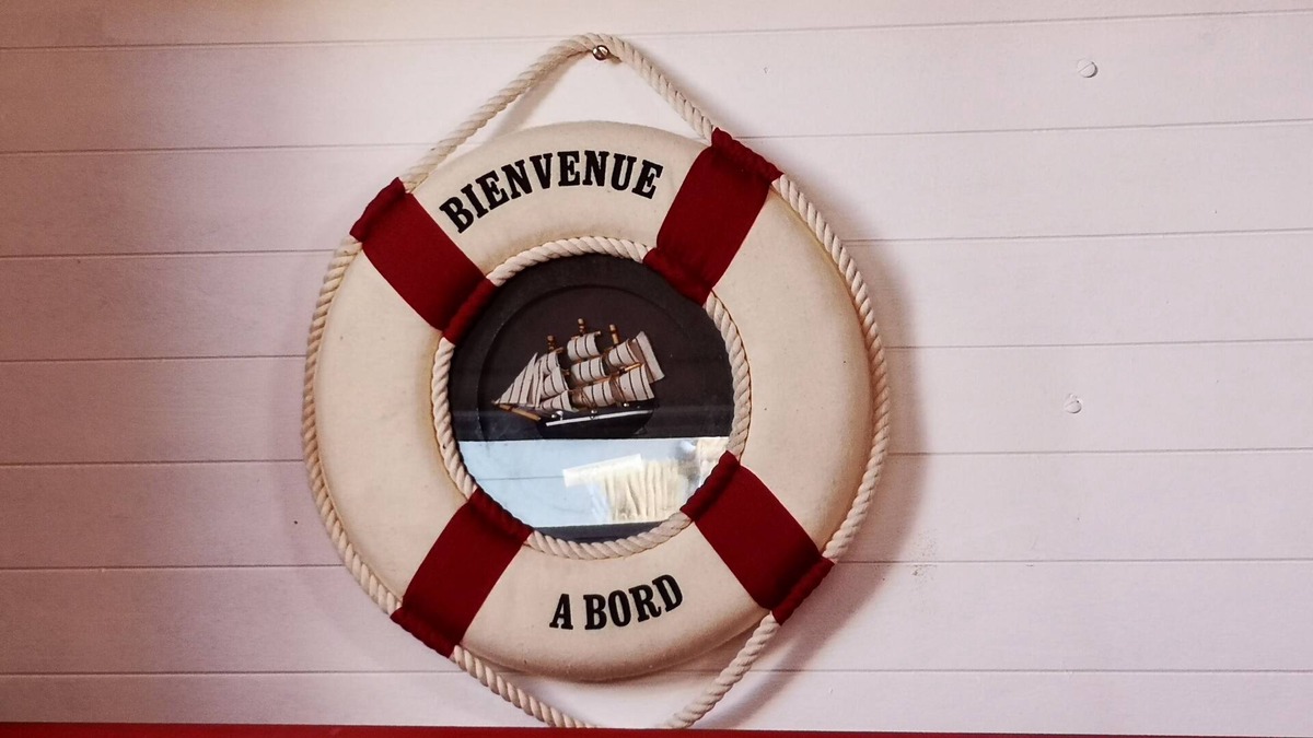 Cap d'Agde Boat Rental | Night aboard a sailboat at the quay for 2 people.
