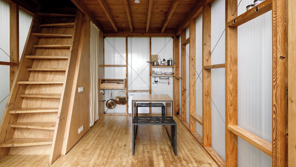 Manzat Cabin | Night Facing the Volcanoes