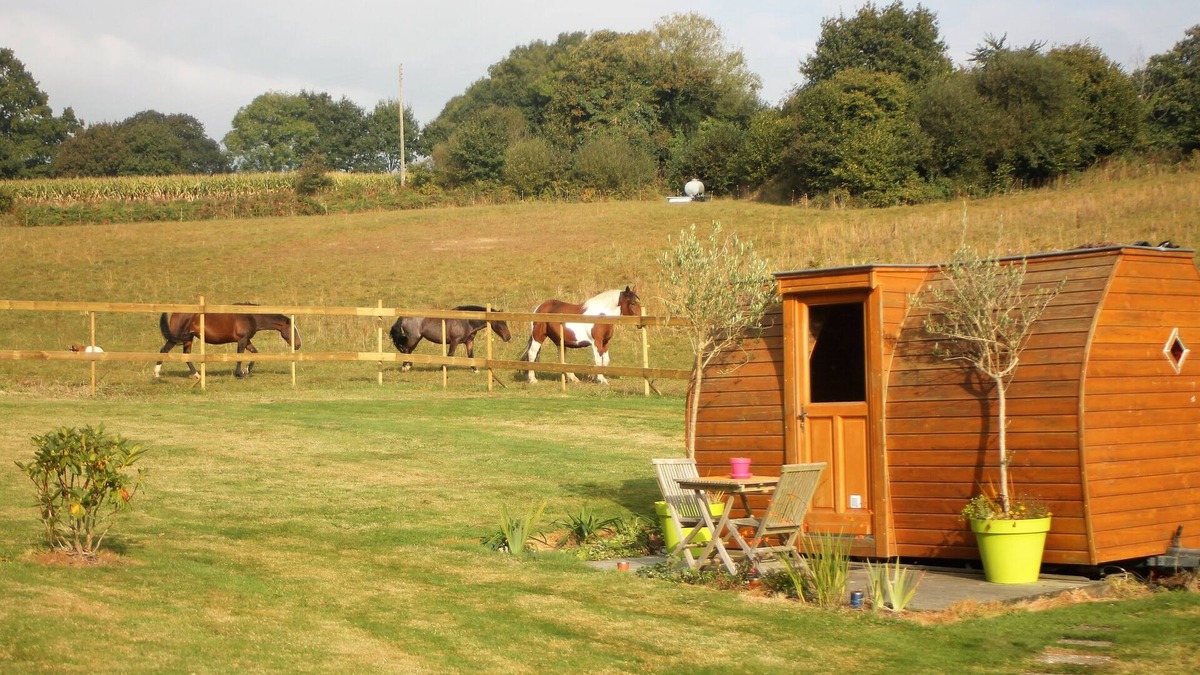 Guimiliau House | Night in a caravan with breakfast included (unusual guest room)