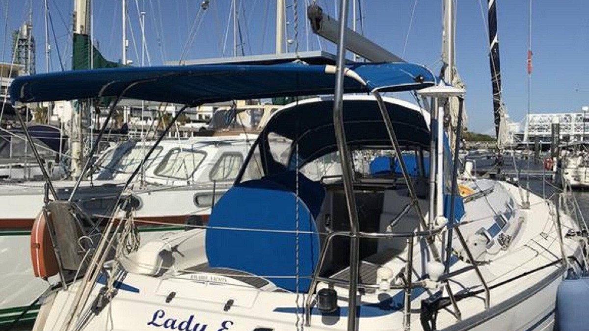 Canidelo Boat Rental | Night on board a sailboat + 1 hour tour offer