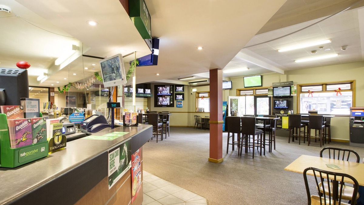 Yagoona Hotel | Nightcap at Hume Hotel