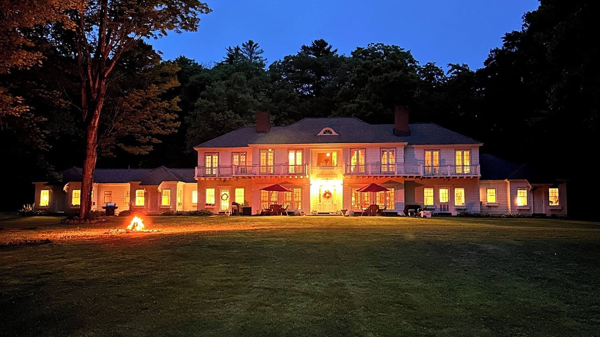 Mount Vernon Cottage | Nightingale Cottage within Historic Former Elizabeth Arden Spa. Belgrade Lakes