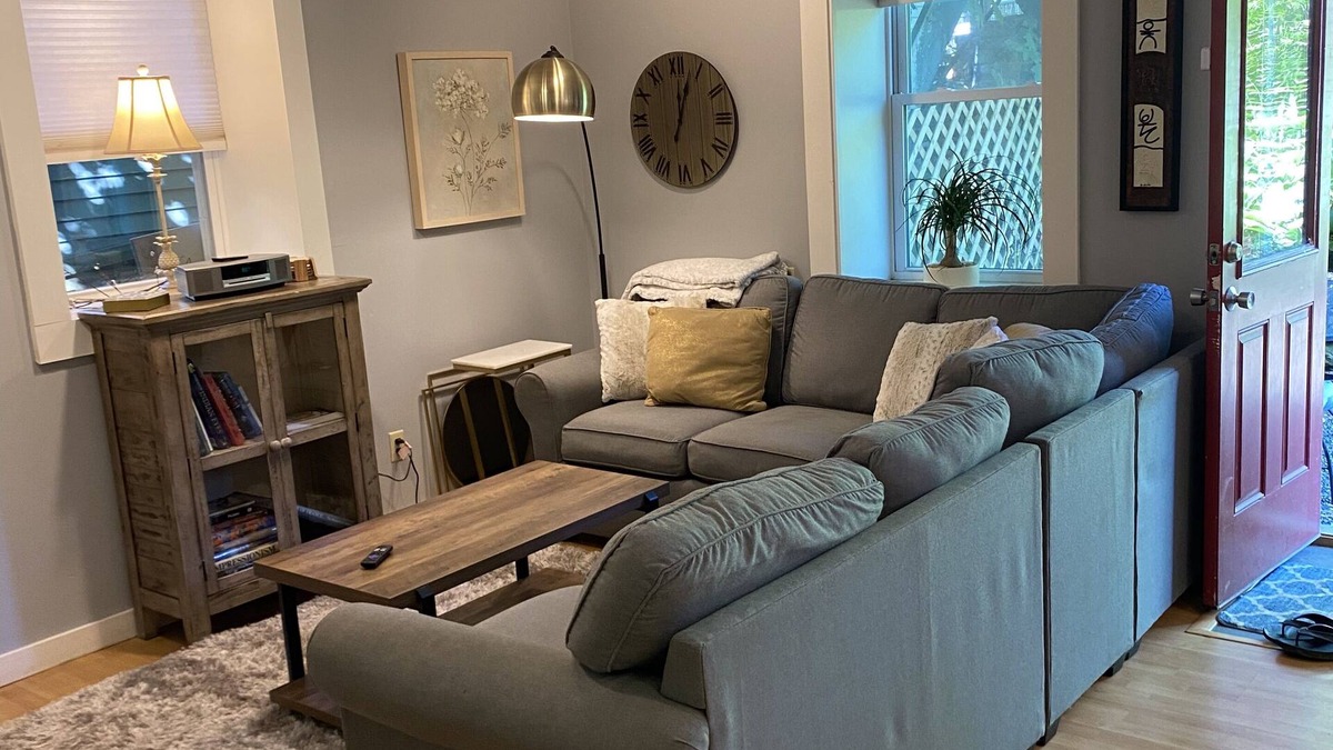 Blue Hill Apartment | Nikki’s Place! Textbook Village life!