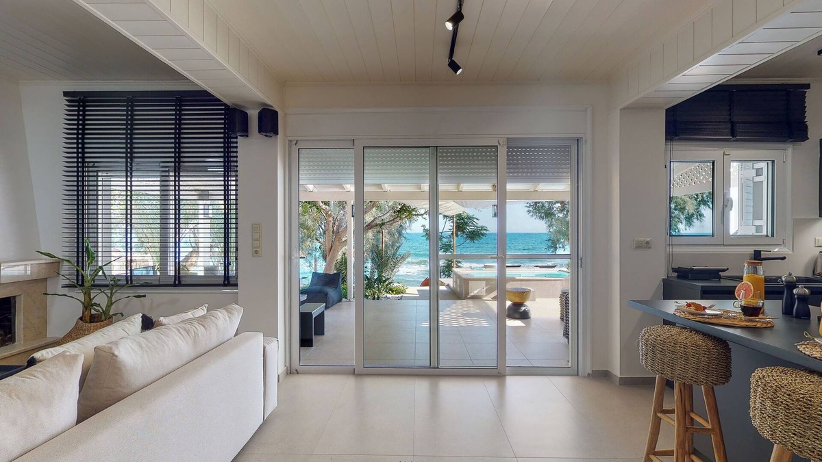 Viannos Villa | NIKKON LUXURY LIVING is a luxury private villa, in top of the sea.Enjoy LUXURY.