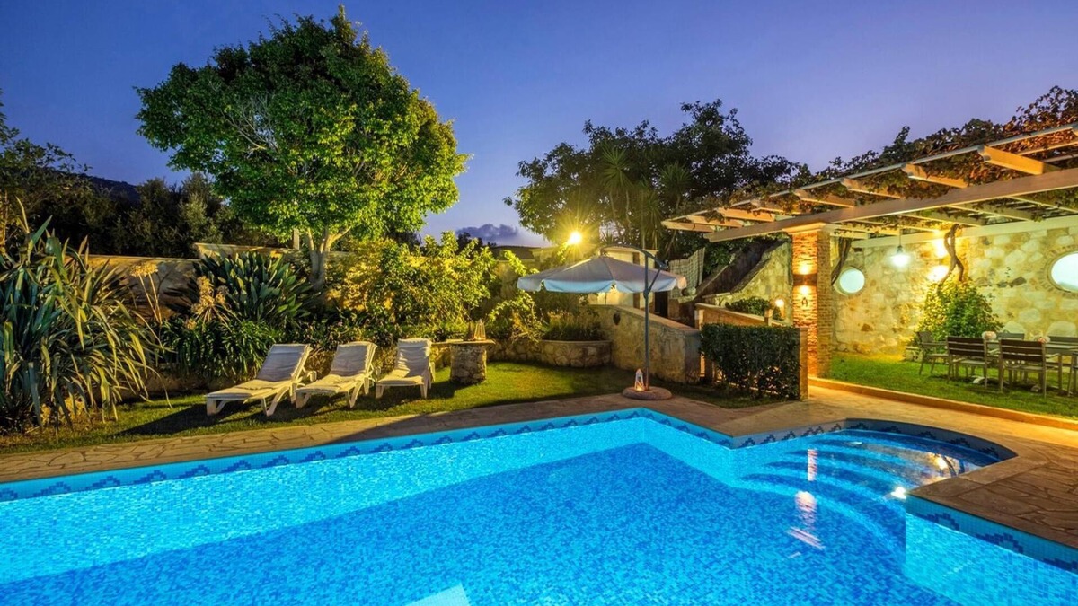 Perivolia Villa | Niko's art Villa in Chania