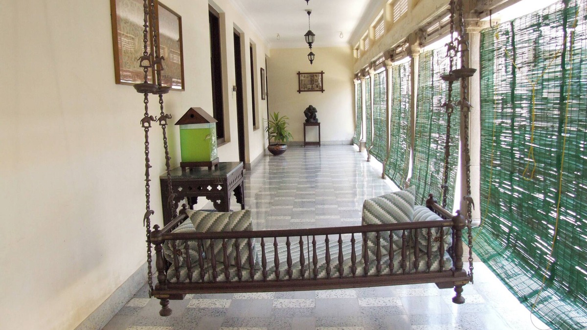 Bhavnagar Hotel | Nilambag palace