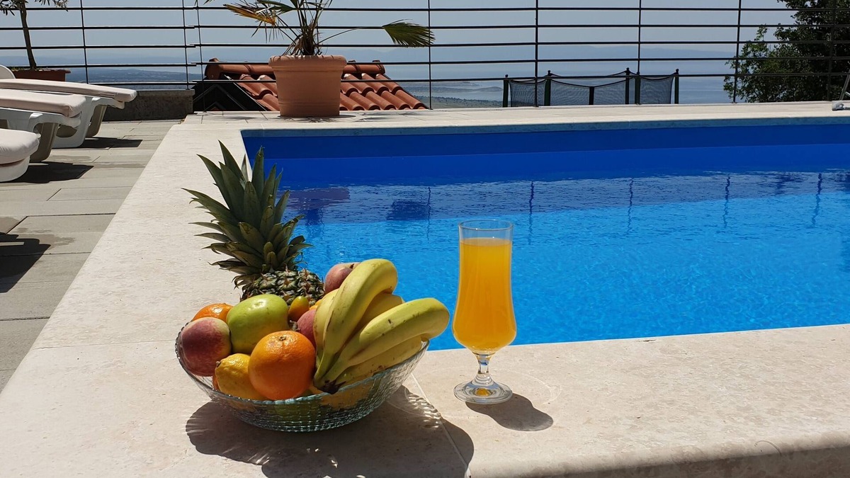 Hreljin Apartment | "Nilaria" sea view apartment & pool near Krk, Rijeka