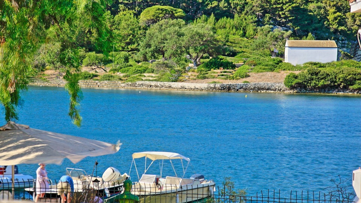 Gaios Apartment | Nina: Gaios Waterfront Apartment