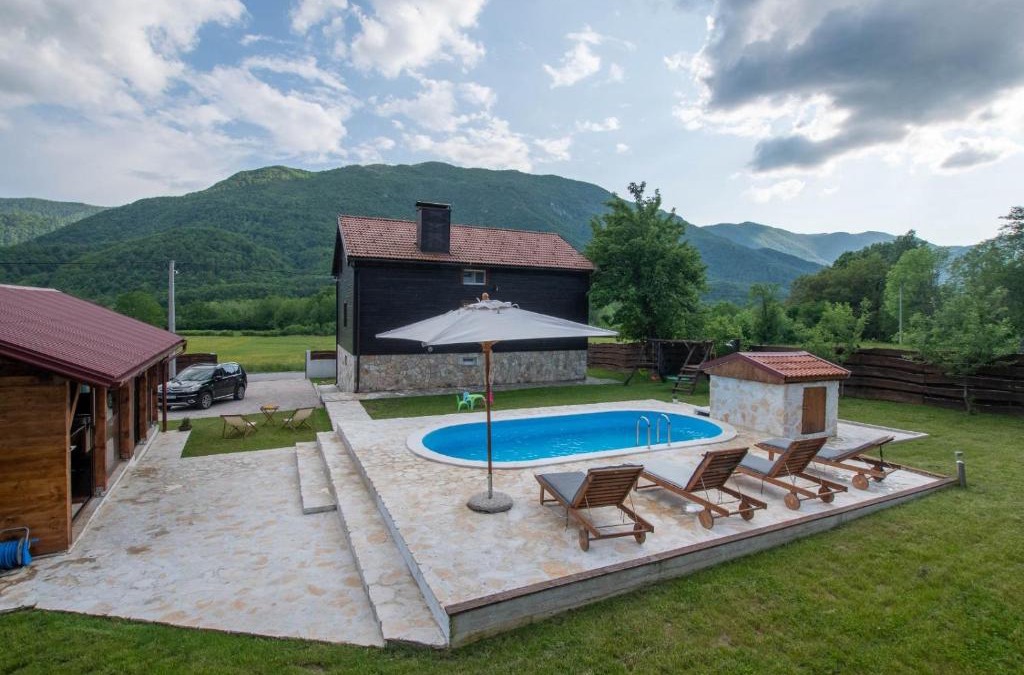 Gospic House | Nina Holiday Home with a heated pool