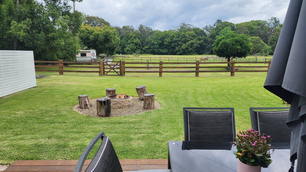 Nana Glen Cottage | nine7nine - animal feeding, creek, pedal cart track. Family-Friendly Cottage.