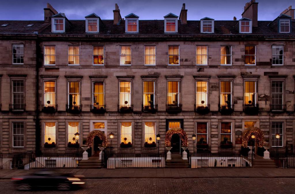 New Town Hotel | Nira Caledonia