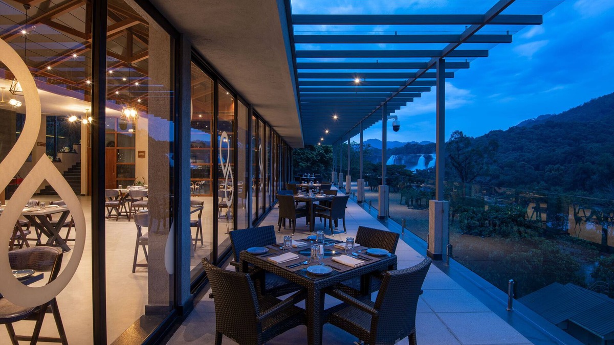 Perumbavoor Hotel | Niraamaya Retreats Samroha Athirappilly