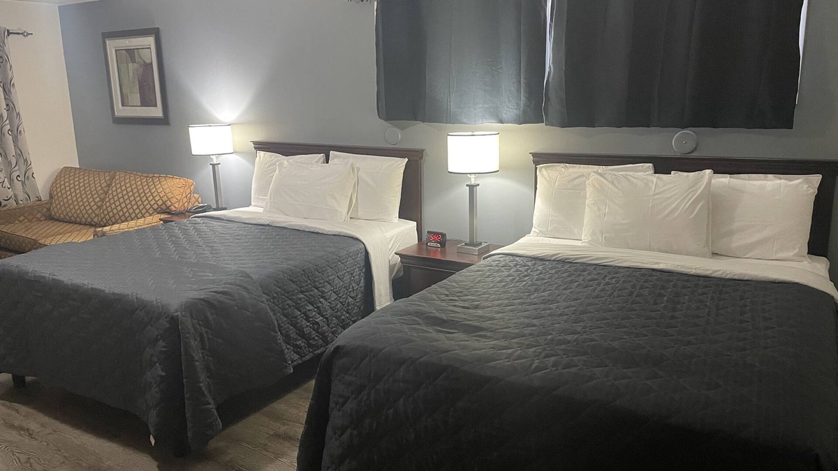 Cornwall Hotel | Nites Inn Motel
