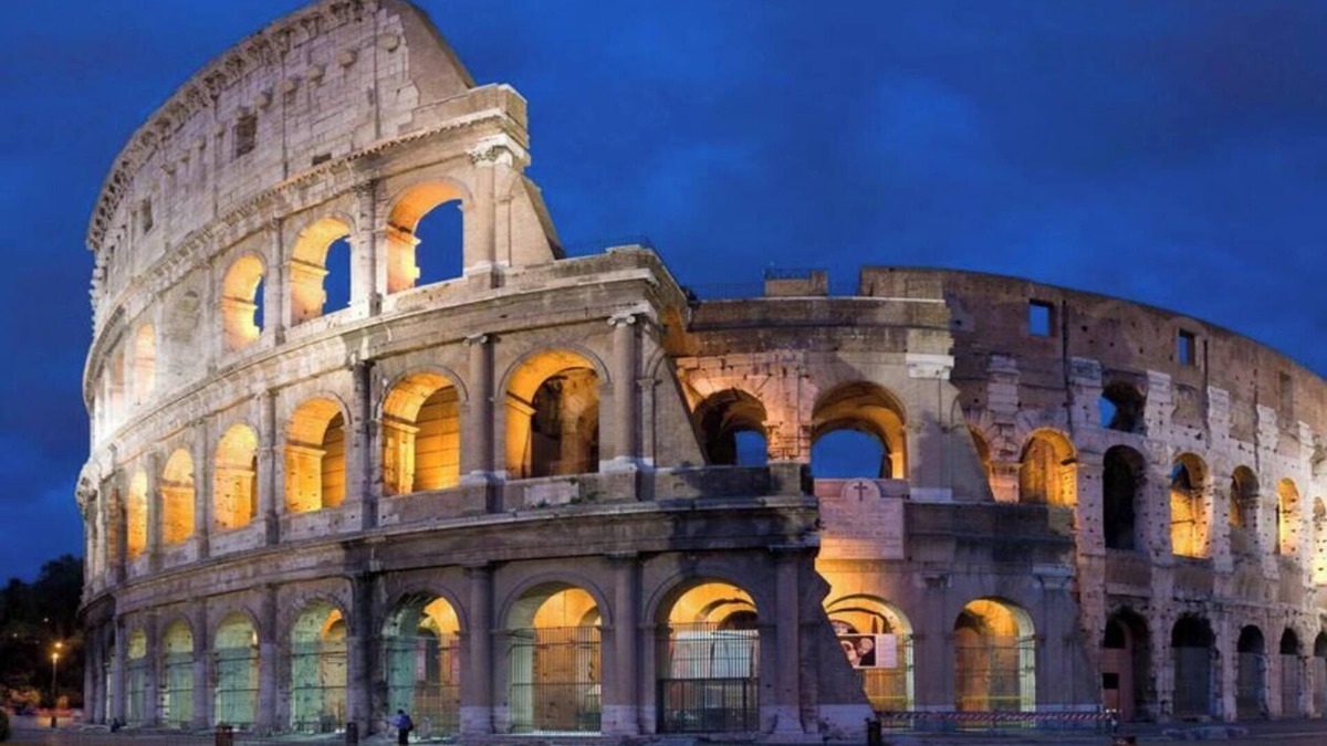 Campitelli Apartment | nLuxurious Apartment Overlooking the Colosseum