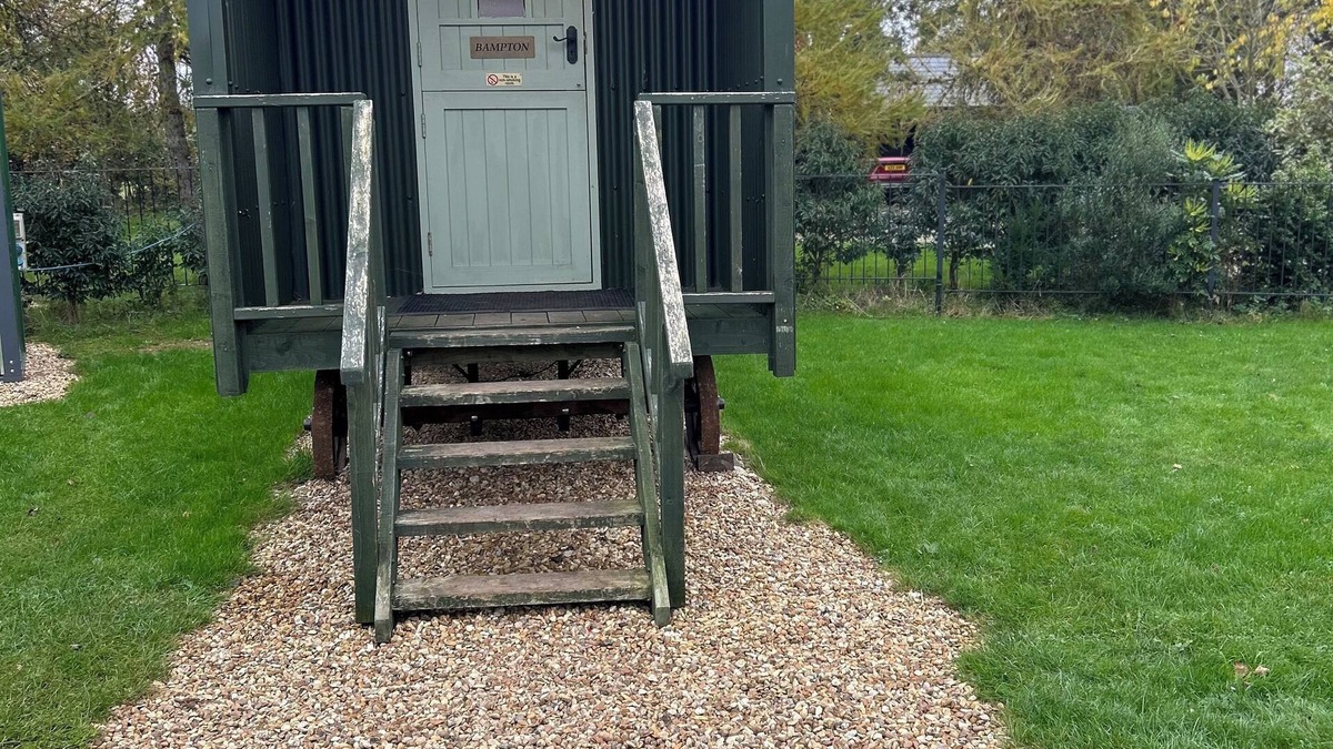 Bicester RV Rental | nnA night away in a picturesque location.