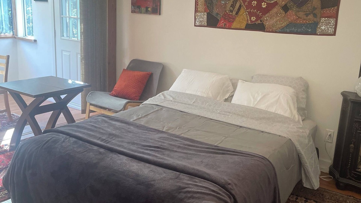 West Vancouver Apartment | nNested in beautiful south facing garden studio available for rent
