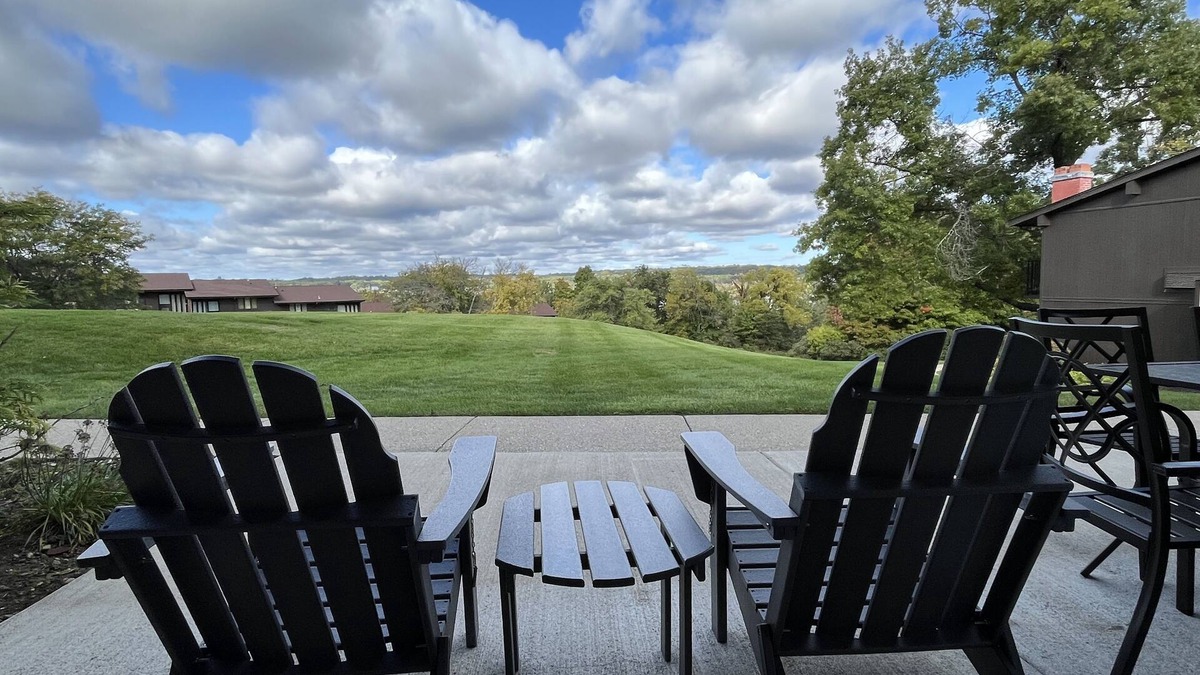 Lake Geneva Condo | nNewly Updated Modern, Spacious, and Cozy Condo- Right on the Lake!
