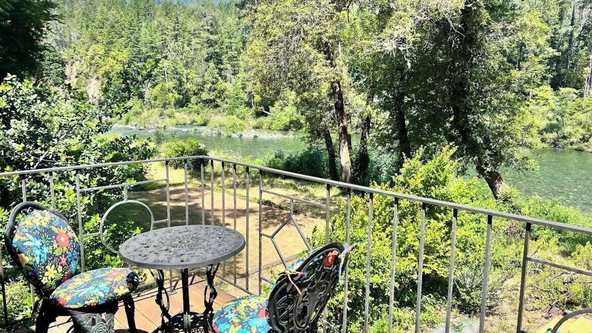 Gasquet Apartment | nnnnnnnnStudio apartment with beautiful, spectacular river view.