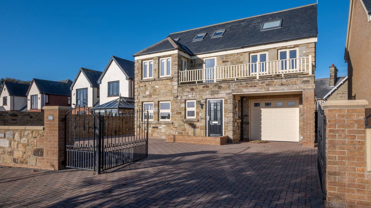 North Sunderland House | No 1, Twin Palms - Four Bedroom House, Sleeps 8