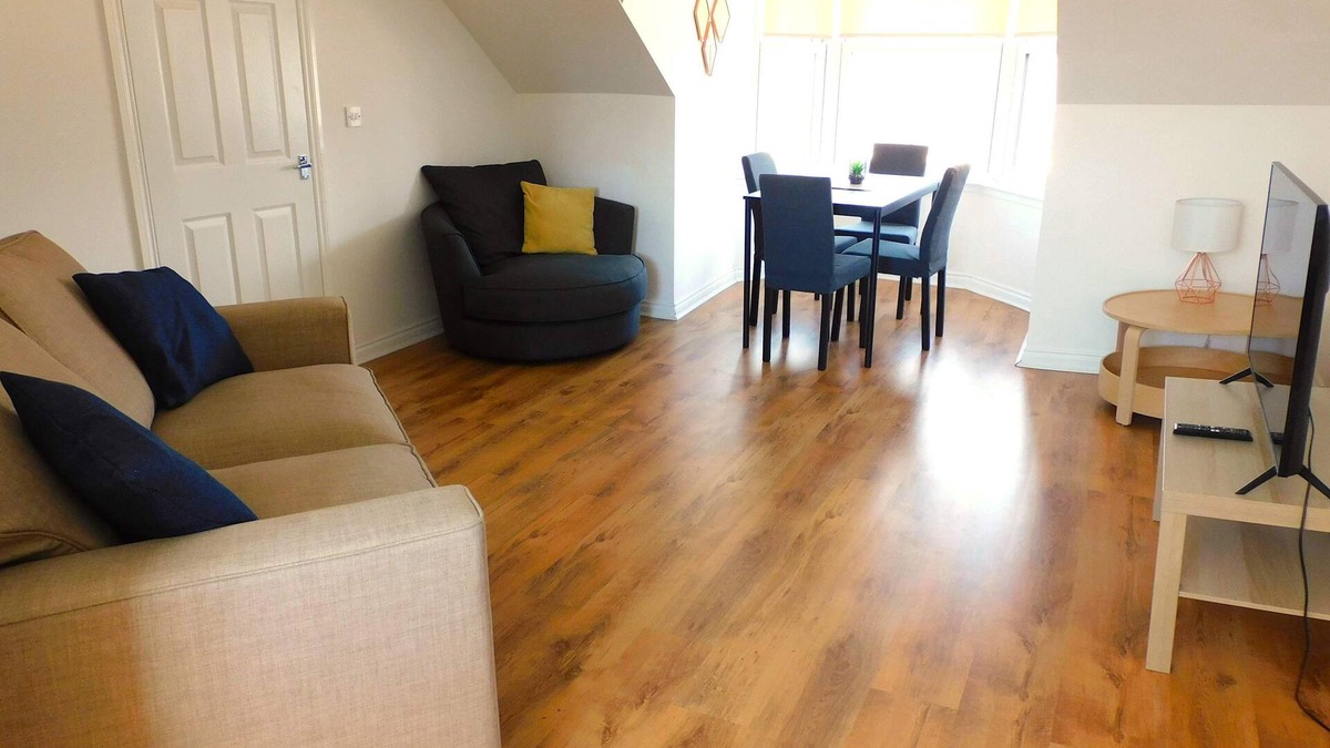 Lanark Apartment | No 11 - Contemporary 2 Bedroom Apartment in Lanark Town Centre